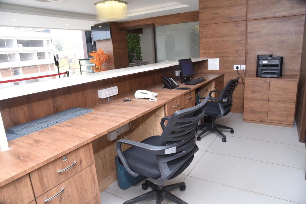 The Oaks Comforts Hubballi Exteriör bild