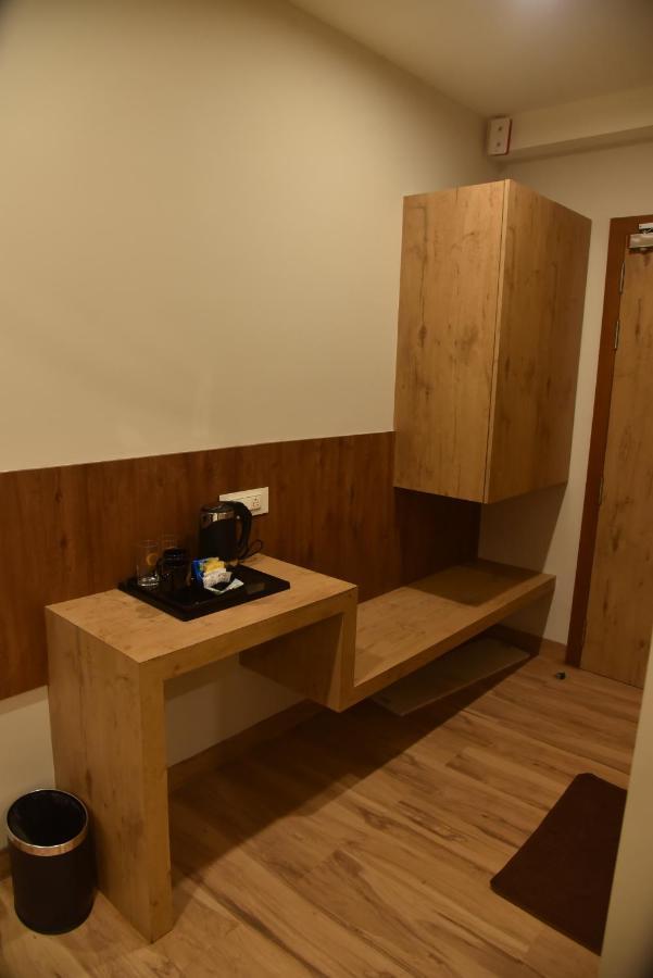 The Oaks Comforts Hubballi Exteriör bild