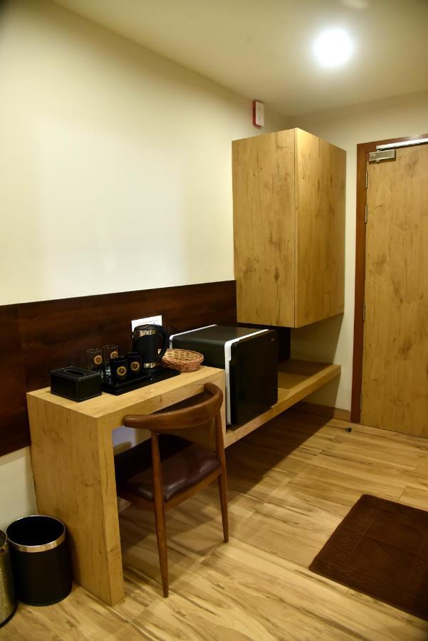 The Oaks Comforts Hubballi Exteriör bild