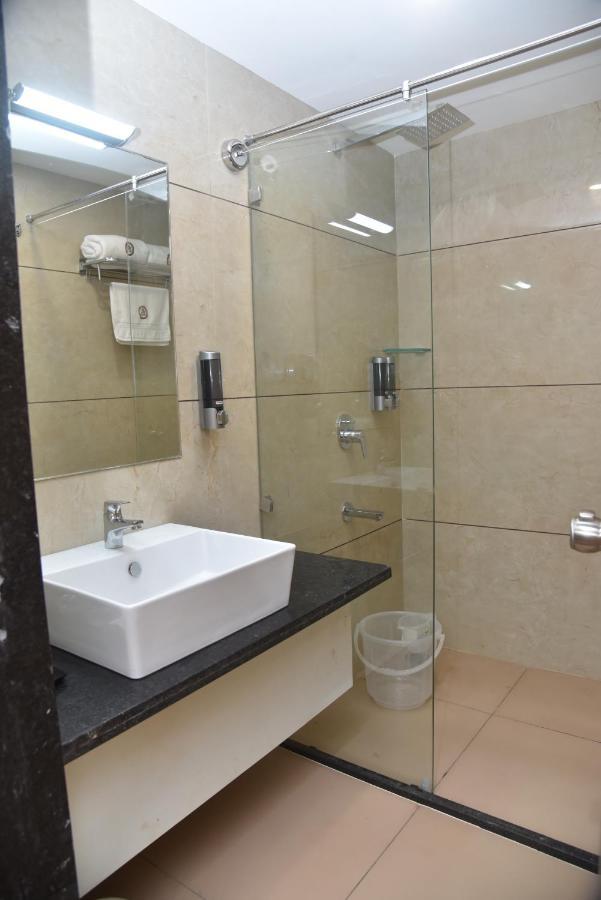 The Oaks Comforts Hubballi Exteriör bild