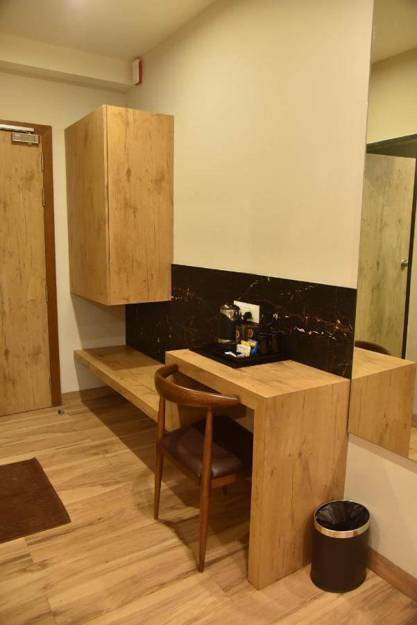 The Oaks Comforts Hubballi Exteriör bild