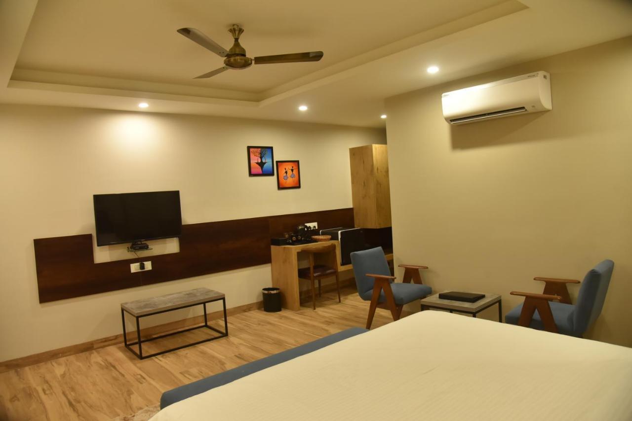 The Oaks Comforts Hubballi Exteriör bild